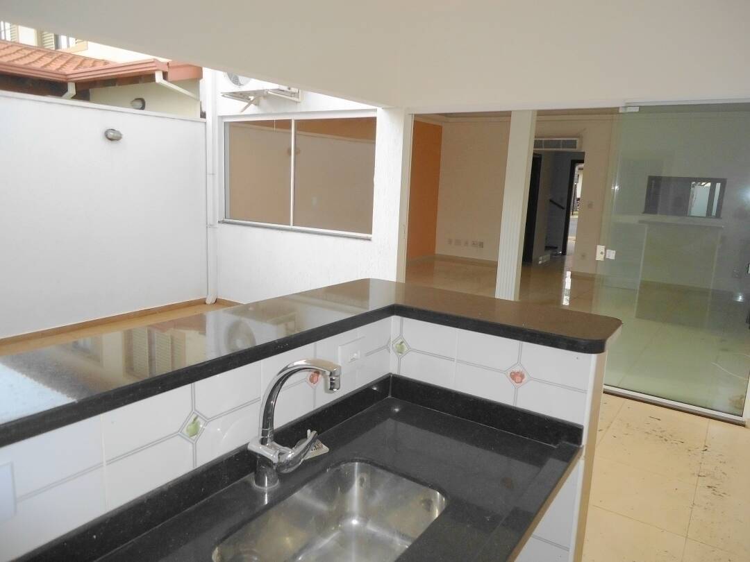 Casa, 4 quartos, 155 m² - Foto 1