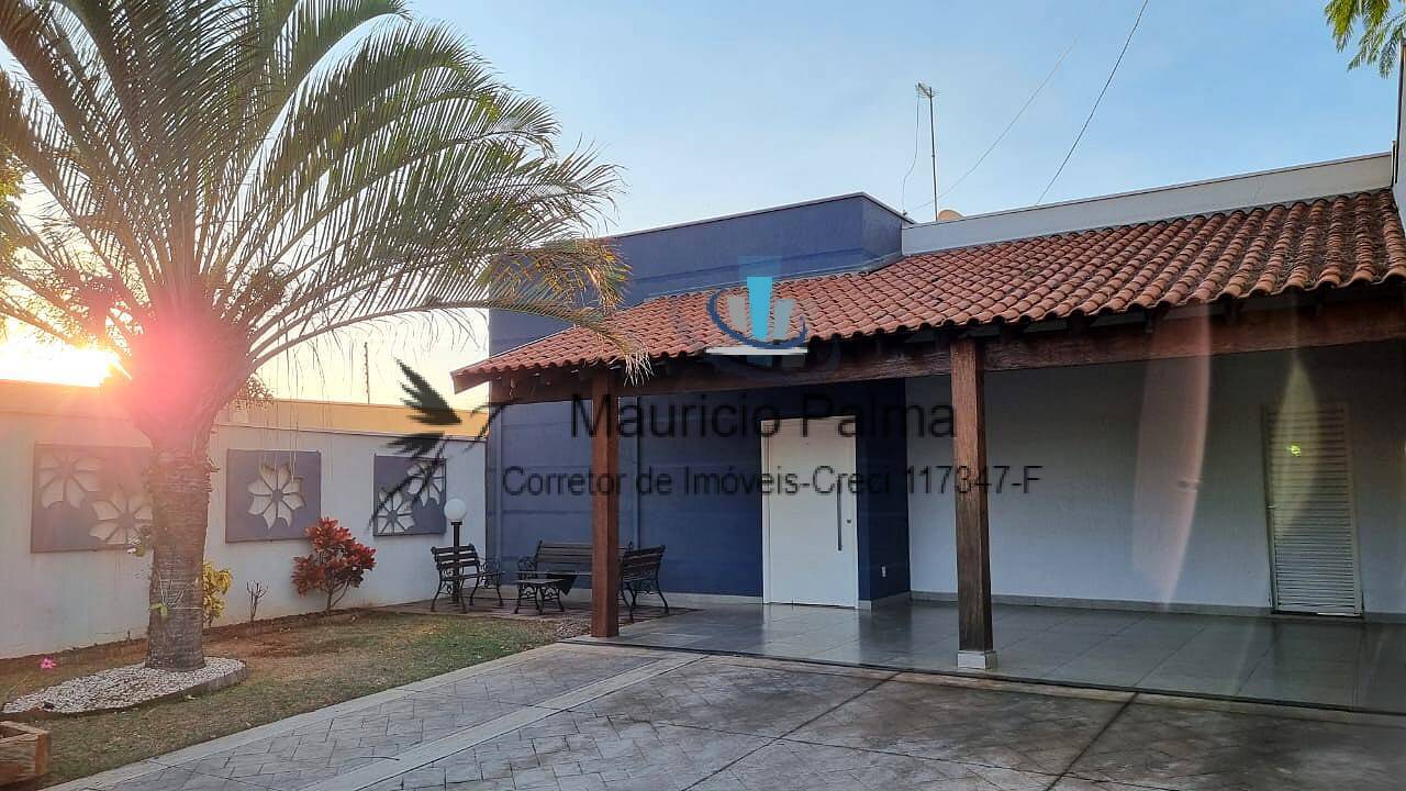 Casa à venda com 3 quartos, 175m² - Foto 1
